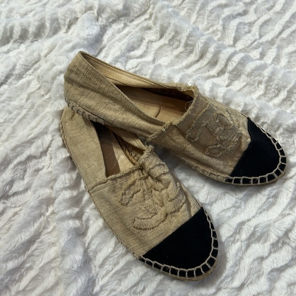 Chanel interlocking CC canvas cloth Espadrille cream/black toe women’s size 38 - Picture 12 of 12